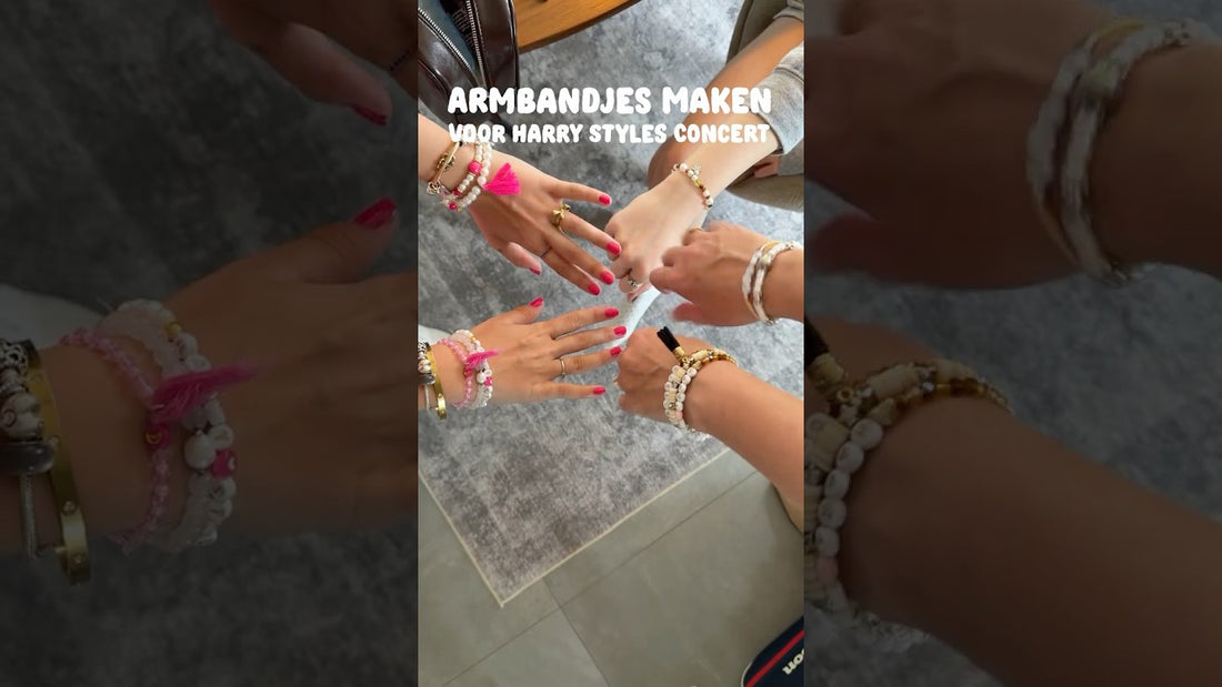 Hoe cute zijn deze armbandjes? 🩷🪩